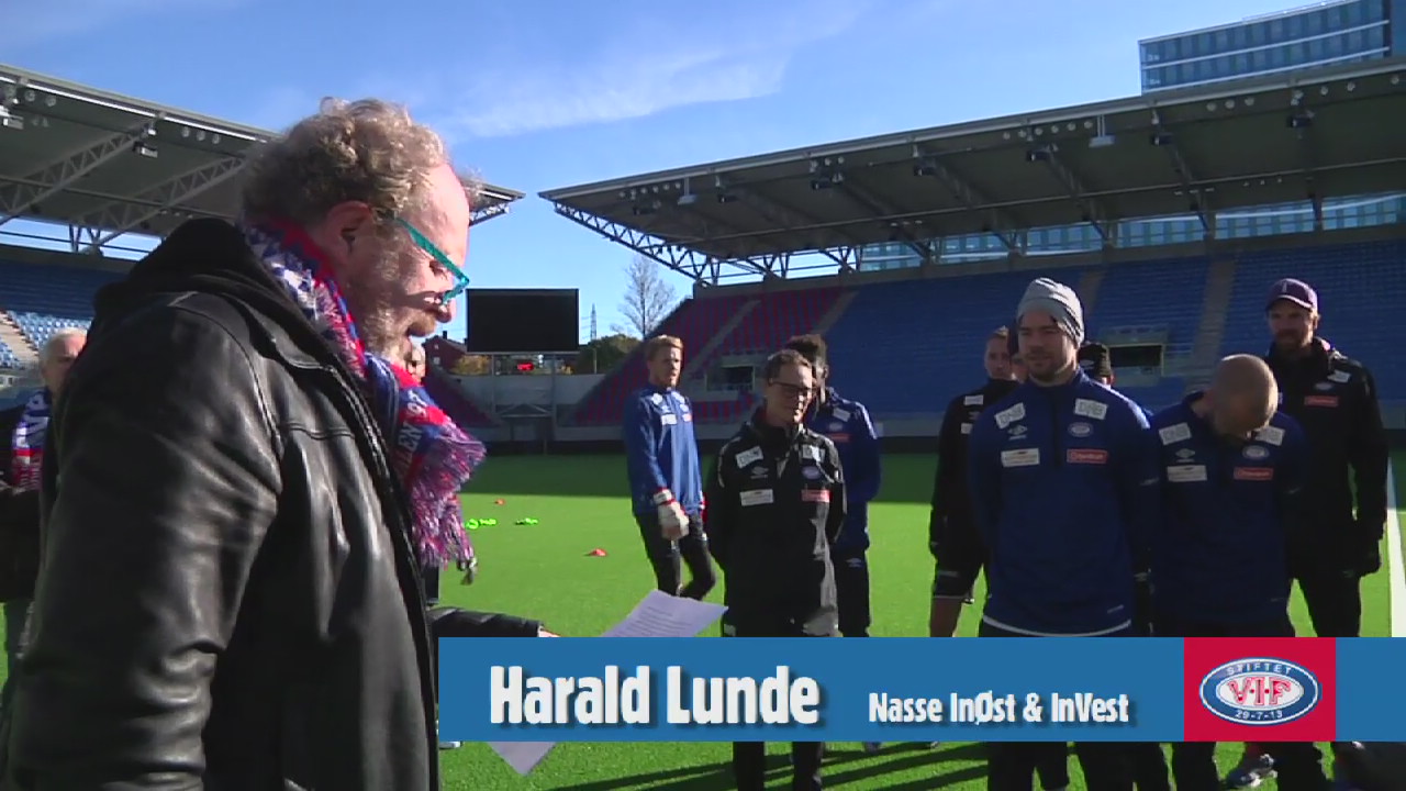 Harald Lunde holder tale til spillerne